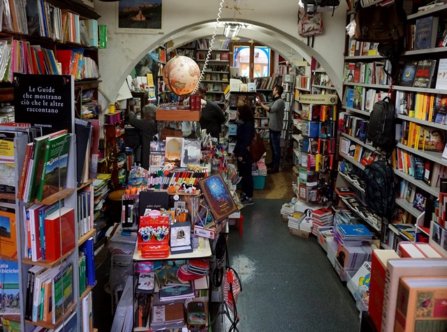 l'interno della libreria
