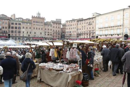 A Siena torna il Mercato nel Campo: due giorni all’insegna della cultura del gusto
